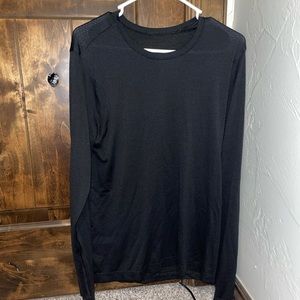 Men’s Lululemon long sleeve.